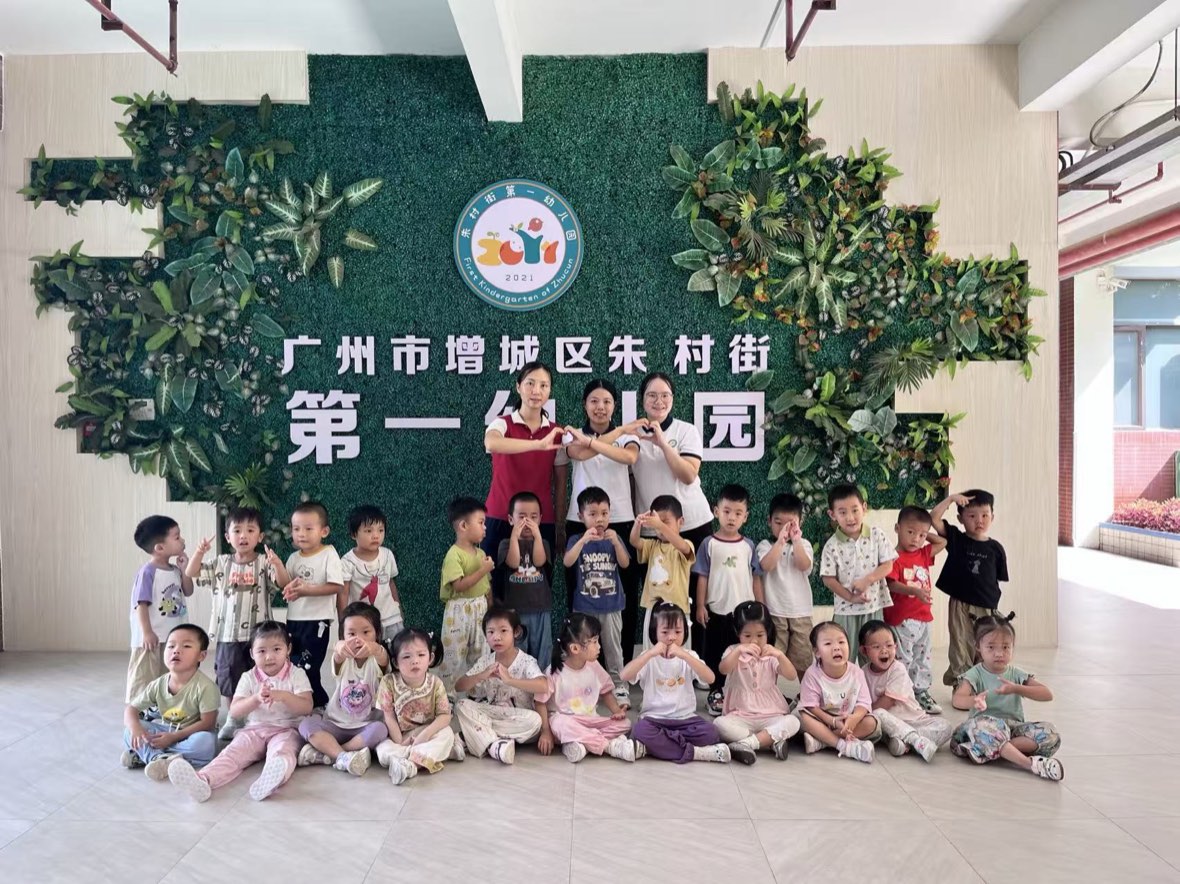 小六班班级合影